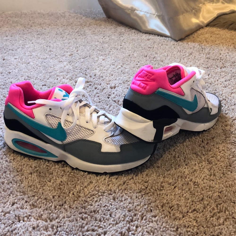 Nike Air Max ST tennis shoe